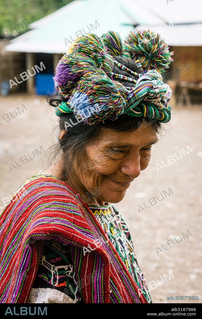 mujer con traje indigena y tocado Queqchi, camino de La Taña a Union 31 Mayo, , zona Reyna, departamento de Uspantan,Guatemala, Central America.
