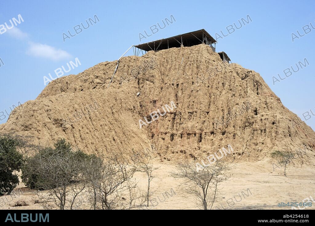 Valle de las Piramides (Valley of the Pyramids), Tucume. Archeological site located 35km north of Chiclayo, Lambayeque, Peru. Formed by the remains of multiple pyramids or Huacas, on Cerro de la Raya. Sican-La,mbayeque Culture Ceremonial and Administrative Center,(1000-1370 AC) later annexed to the Chimu(1370-1470) and then after the Inca(1470-1532). Prehispanoc cultures.