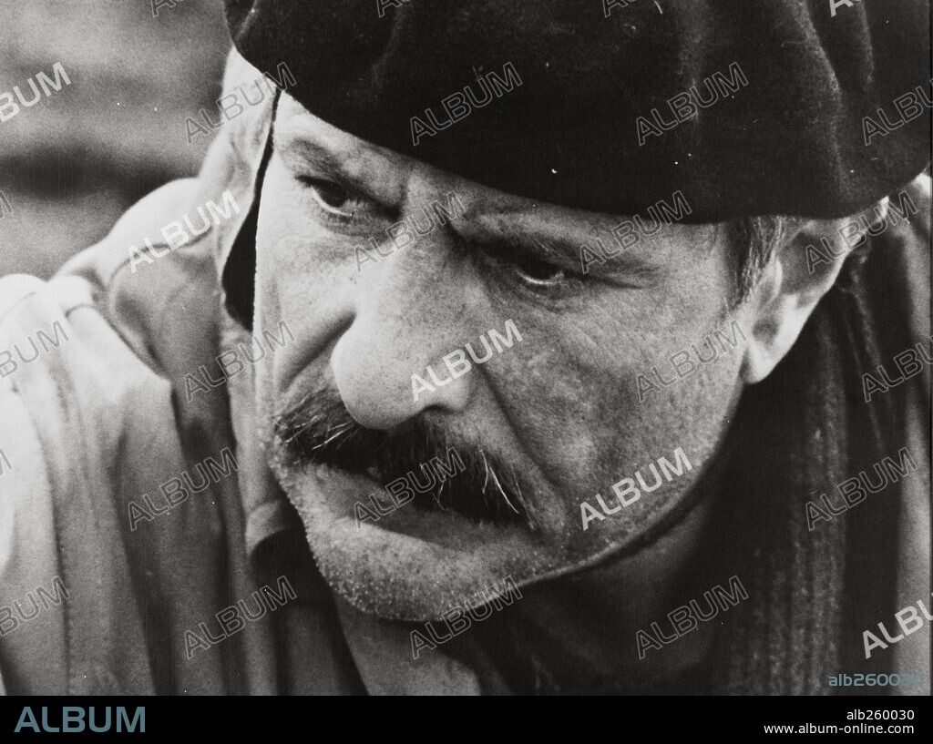 LUIS POLITI en EL CORAZON DEL BOSQUE, 1979, dirigida por MANUEL GUTIERREZ ARAGON. Copyright ARANDANO.