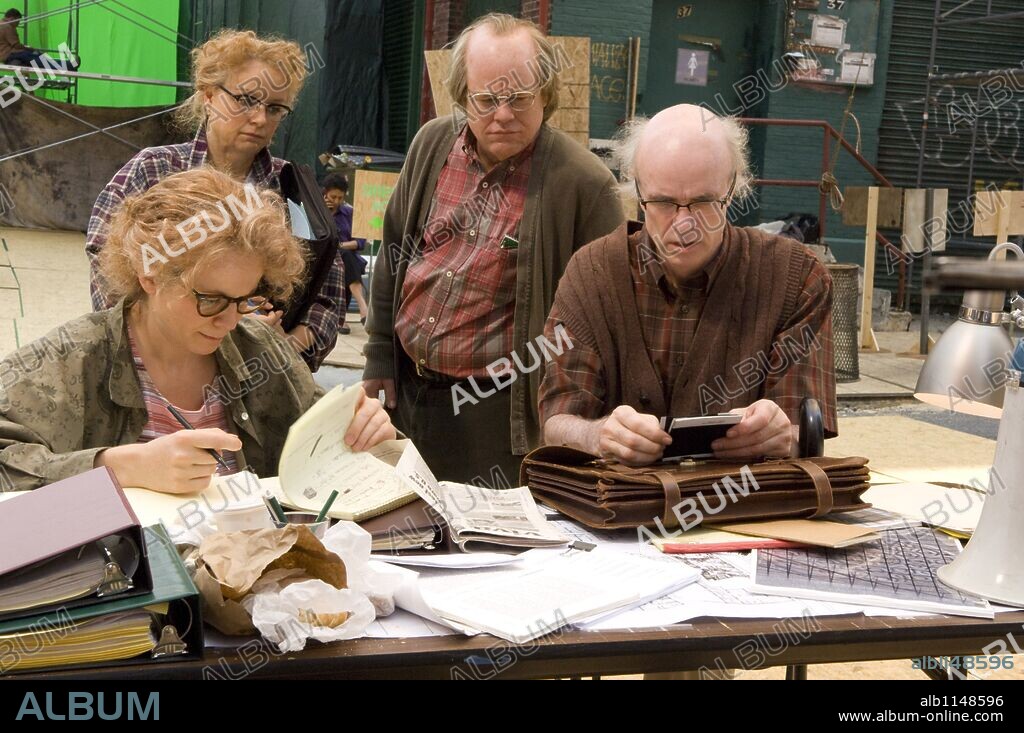 EMILY WATSON, PHILIP SEYMOUR HOFFMAN, SAMANTHA MORTON and TOMMY NOONAN in SYNECDOCHE, NEW YORK, 2008, directed by CHARLIE KAUFMAN. Copyright LIKELY STORY/PROJECTIVE TESTING SERVICE/RUSSIA/ / GENSER, ABBOT.