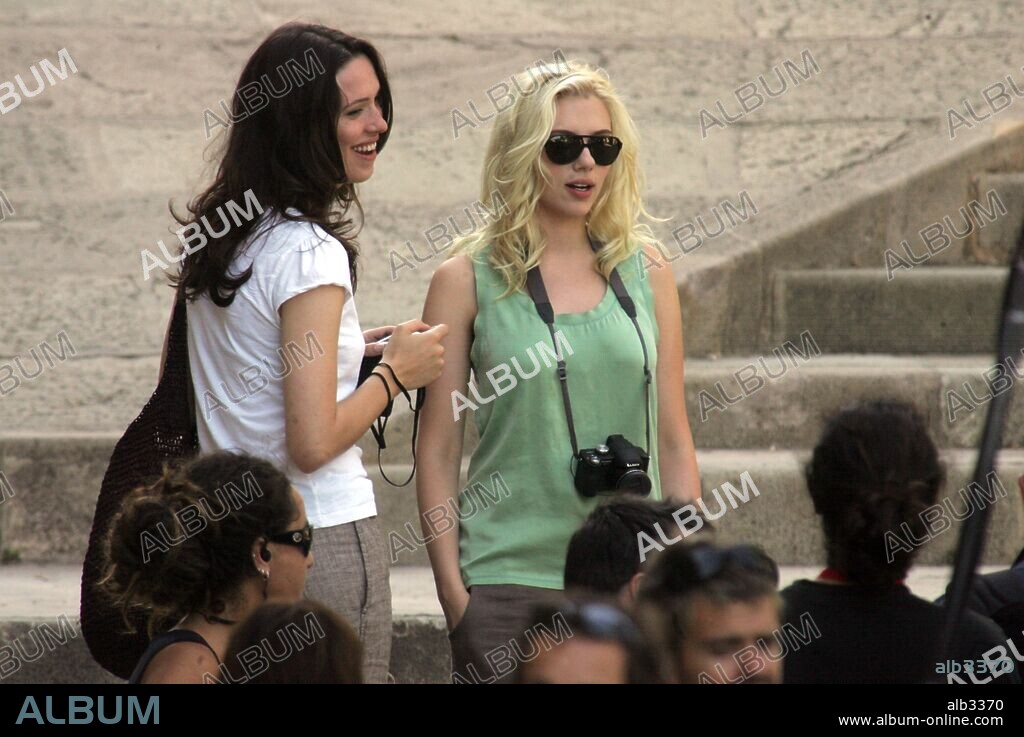 Rebeca Hall y Scarlett Johansson durante el rodaje de Vicky Cristina Barcelona.