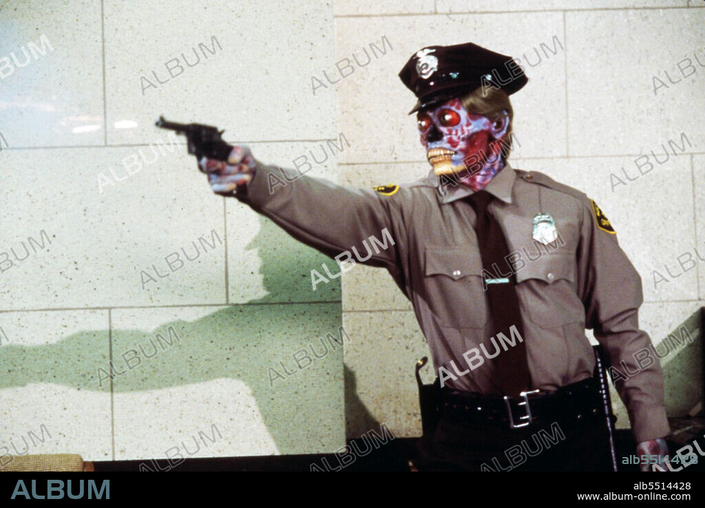 ESTÁN VIVOS, 1988 (THEY LIVE), dirigida por JOHN CARPENTER. Copyright UNIVERSAL PICTURES.
