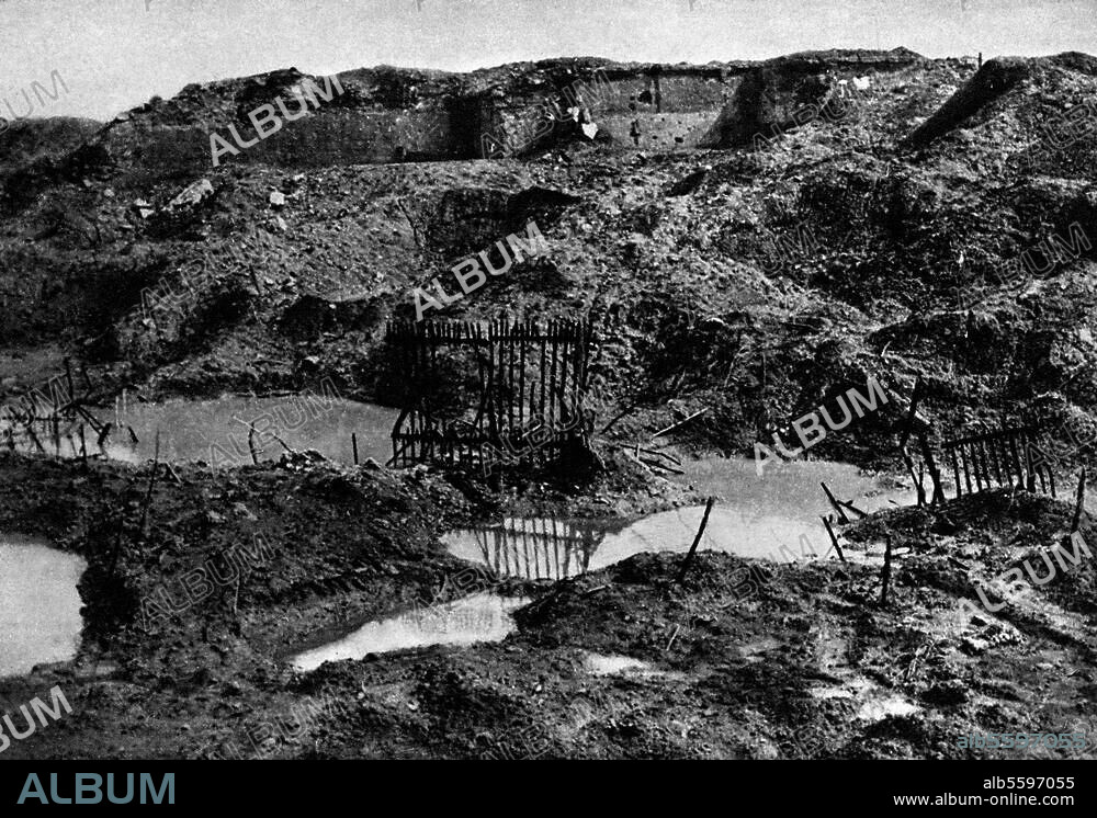 1. Weltkrieg / Westfront:. Schlacht bei Verdun 1916. Das Zwischenwerk Froide Terre auf dem Höhenzug gleichen Namens nach der dt. Räumung; Schluchten und Kleingehölz hatten die franz. Verteidigung begünstigt. Foto, 23.5.1917.