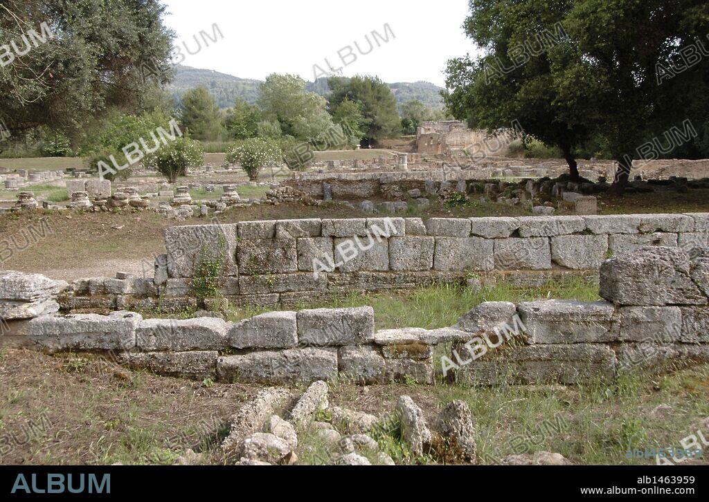 ARTE GRIEGO. GRECIA. SANTUARIO DE OLIMPIA. Consagrado al dios Zeus. Vista de las ruinas del LEONIDAION, palacio construido entre 330 y 320 a. C. por Leónidas de Naxos. Se utilizaba como alojamiento de embajadores y otras personalidades. Provincia de Ilía. Región del Peloponeso.