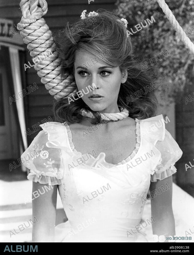 JANE FONDA en LA INGENUA EXPLOSIVA, 1965 (CAT BALLOU), dirigida por ELLIOT SILVERSTEIN. Copyright COLUMBIA PICTURES.