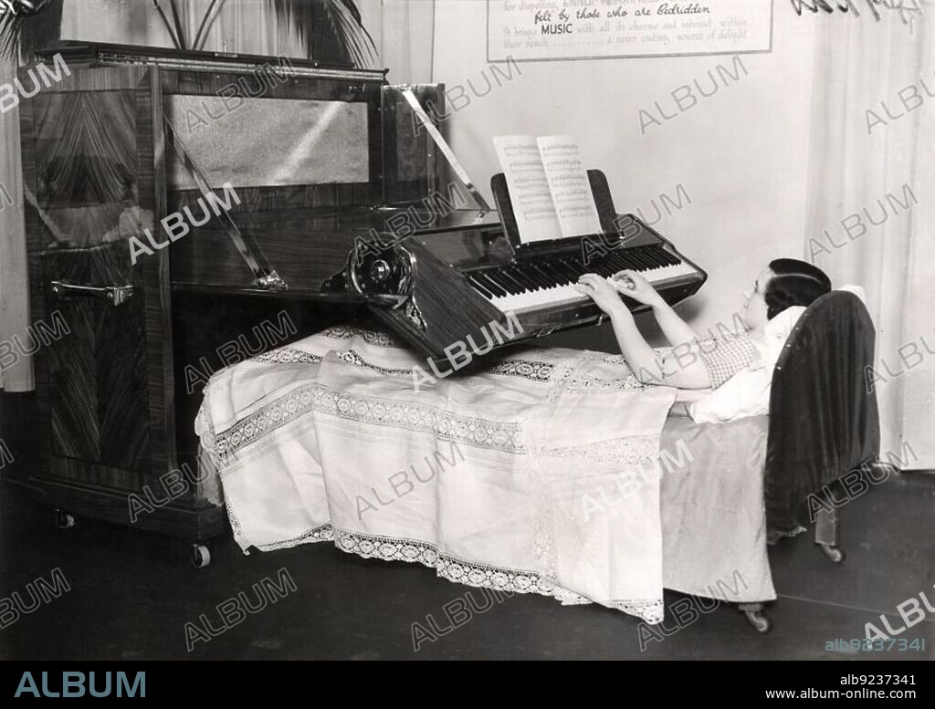 Piano especialmente diseñado para personas confinadas a la cama, Gran Bretaña, 1935.