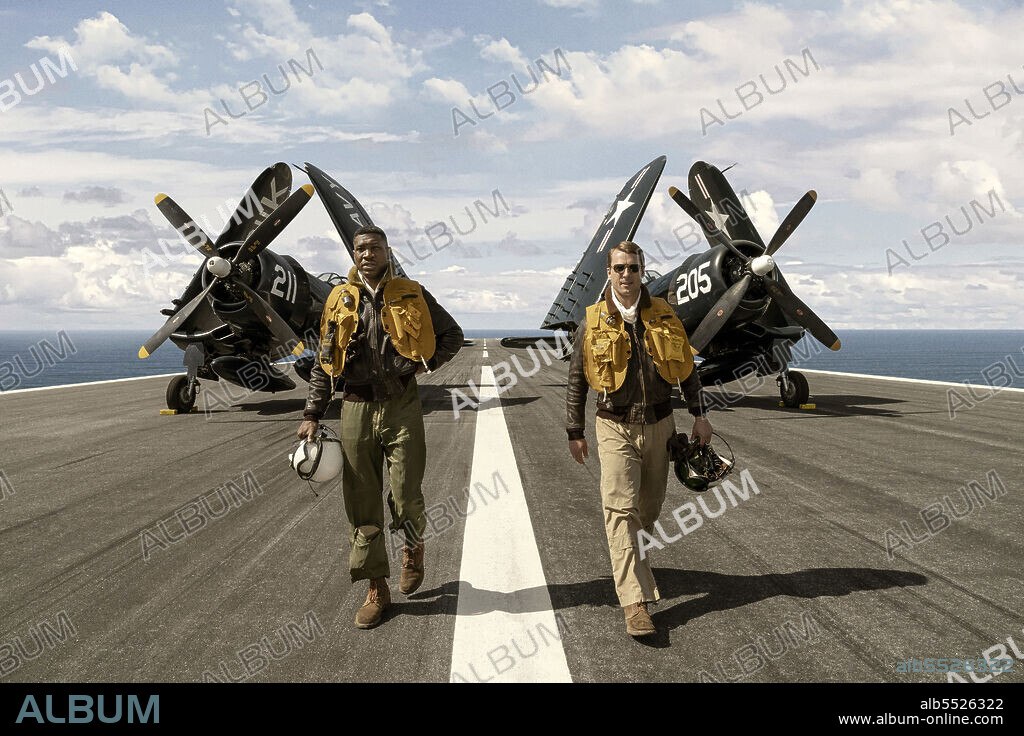 GLEN POWELL und JONATHAN MAJORS in DEVOTION, 2022, unter der Regie von J. D. DILLARD. Copyright BLACK LABEL MEDIA.