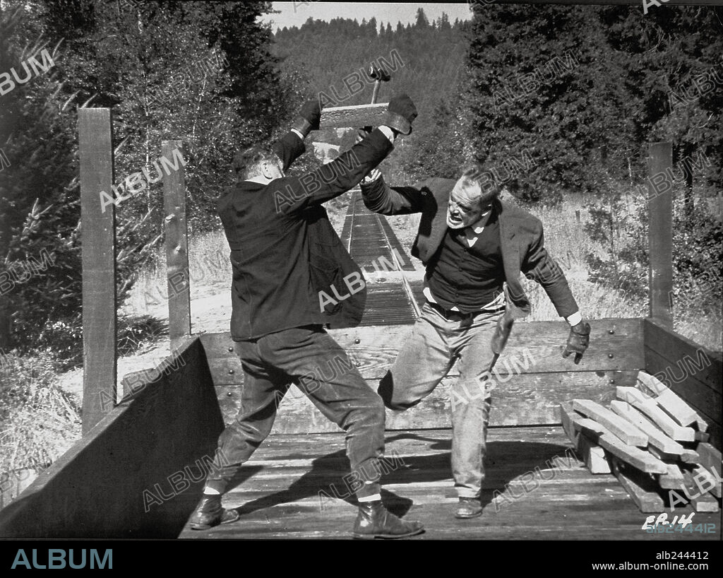 ERNEST BORGNINE and LEE MARVIN in EMPEROR OF THE NORTH POLE, 1973, directed by ROBERT ALDRICH. Copyright 20TH CENTURY FOX.
