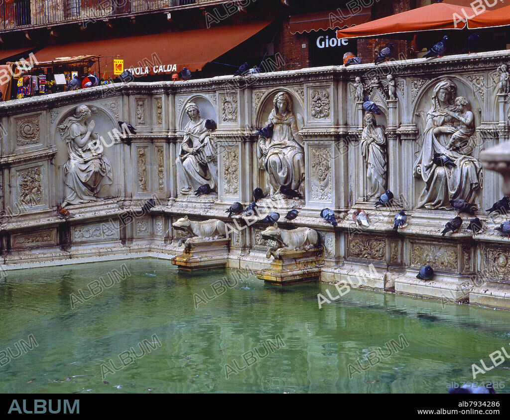 PLAZA DEL CAMAPO:FUENTE GAIA CON COPIA DE RELIEVES DELLA QUERCIA,JACOPO.
