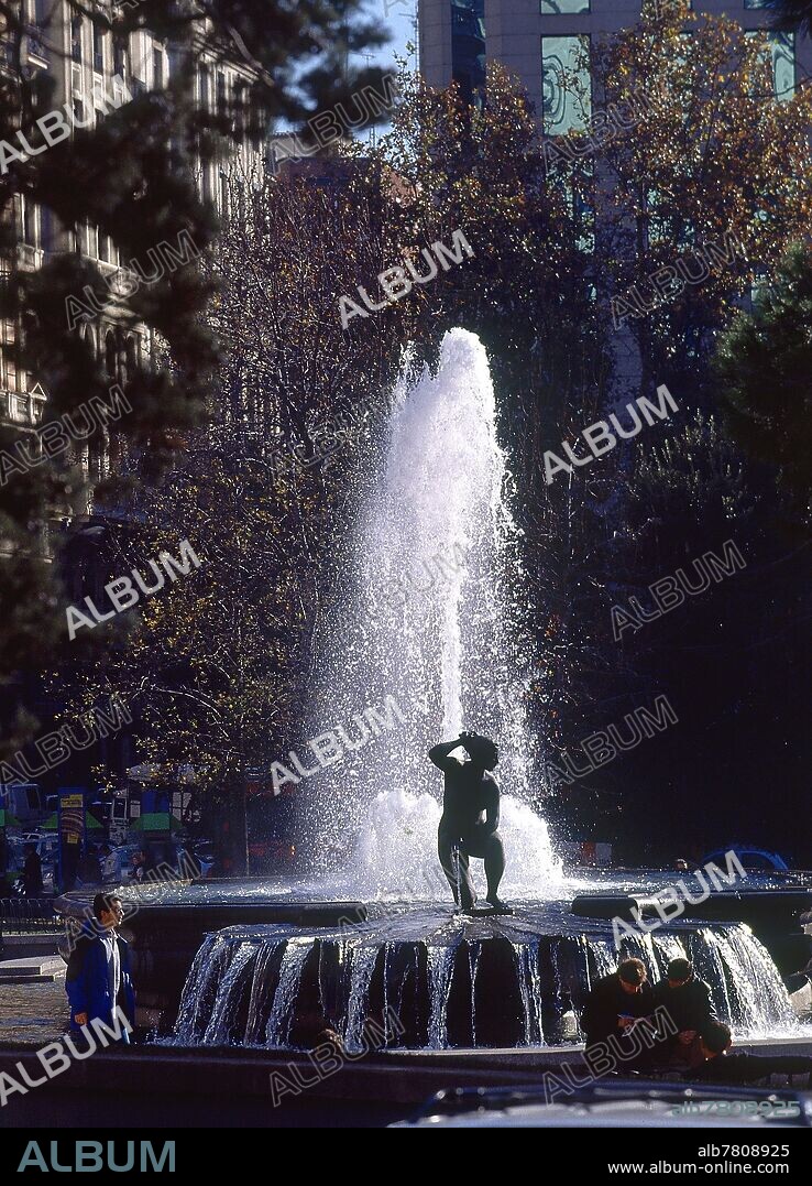 MANUEL HERRERO PALACIOS (?-1992). LA FUENTE DEL NACIMIENTO AGUA SITUADA EN LA PLAZA DE ESPAÑA DE MADRID DESDE 1969 CUYAS NAYADES DE BRONCE REALIZADAS POR ANTONIO CAMPILL.