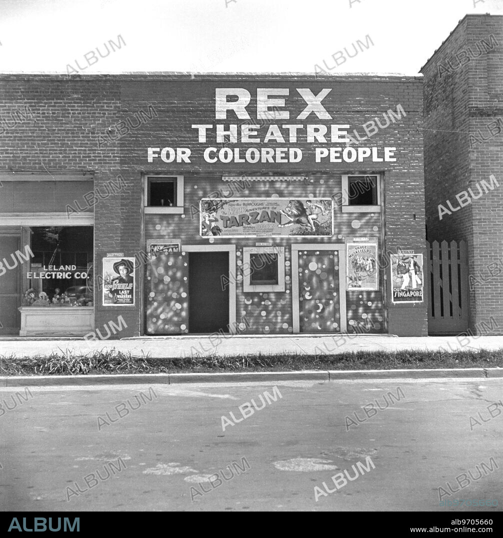 Theater with Sign "Rex Theater for Colored People", Leland, Mississippi, USA, Dorothea Lange, Farm Security Administration, June1937.