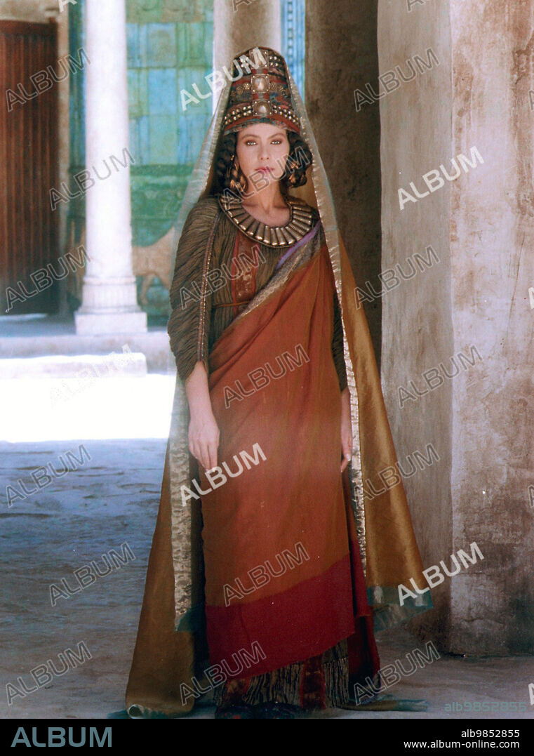 ORNELLA MUTI in ESTHER, 1999, directed by RAFFAELE MERTES. Copyright Beta Film GmbH.