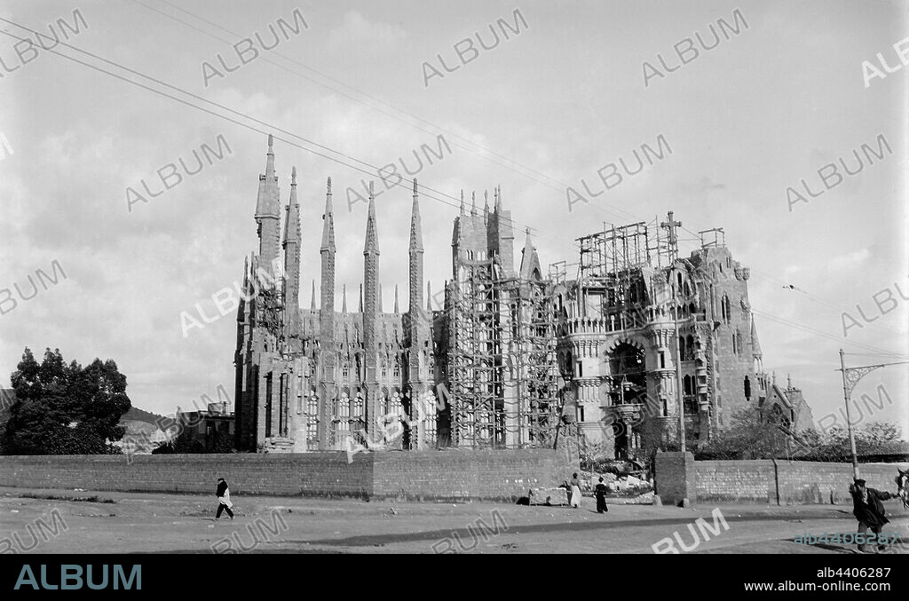 LLORENÇ MATAMALA I PIÑOL. Templo expiatorio de la Sagrada Familia, Barcelona, 1905.