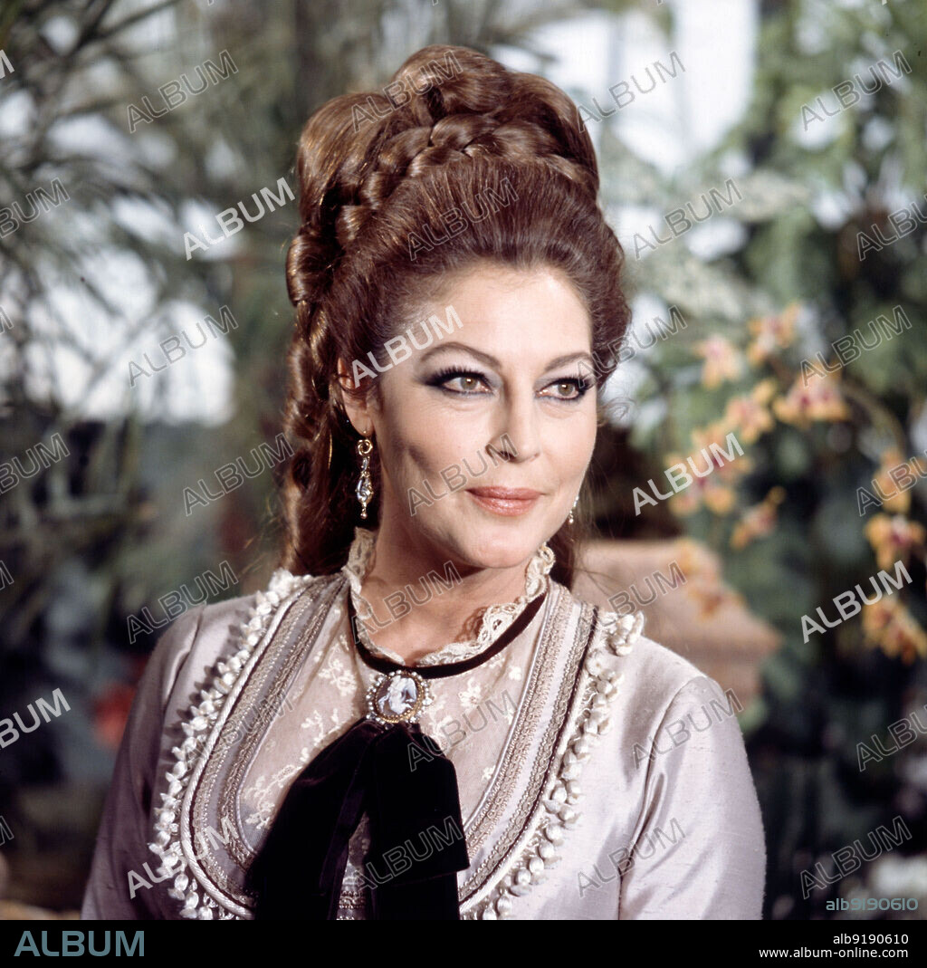 AVA GARDNER in MAYERLING, 1968, unter der Regie von TERENCE YOUNG. Copyright M.G.M.