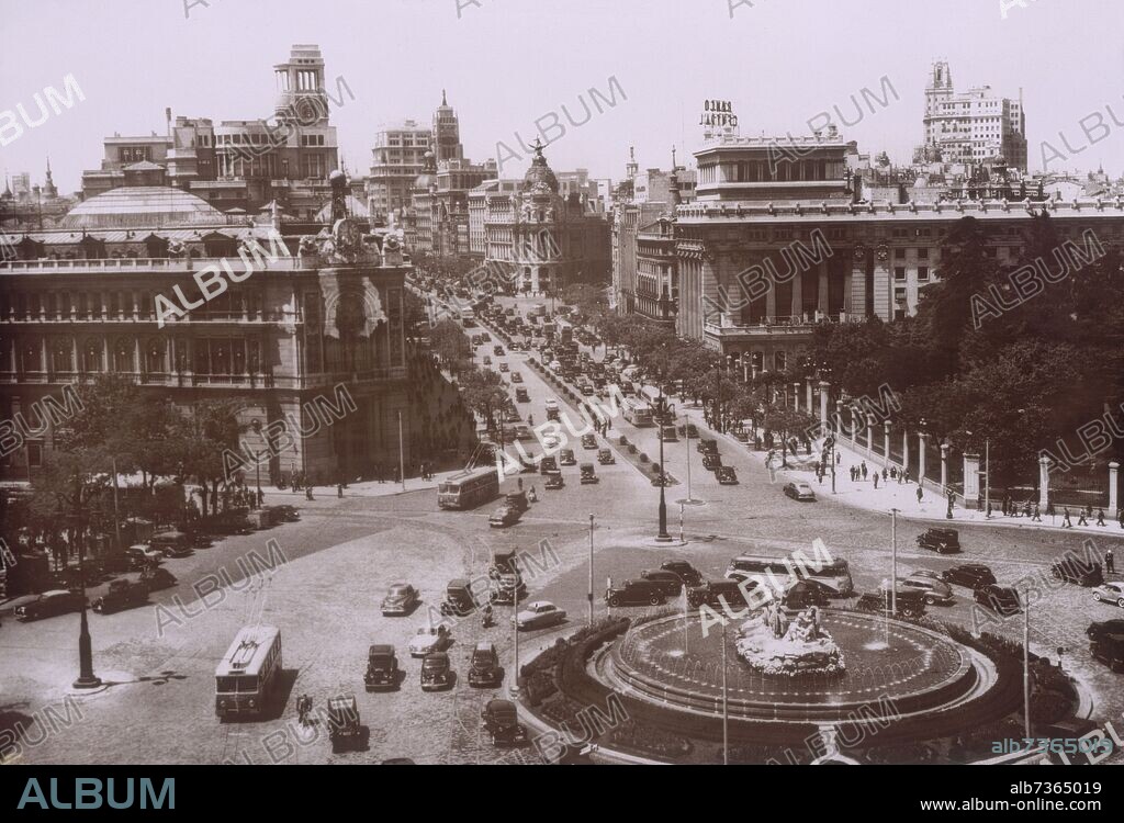 FOTOGRAFIA ANTIGUA DE LA PLAZA DE CIBELES CON LA CALLE DE ALCALA-AÑOS 1955.
