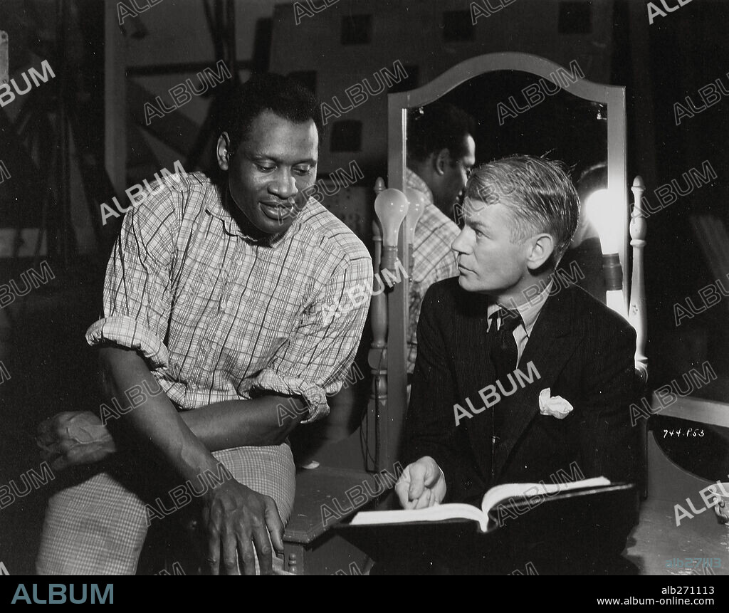 JAMES WHALE and PAUL ROBESON in SHOW BOAT, 1936, directed by JAMES WHALE. Copyright UNIVERSAL PICTURES.