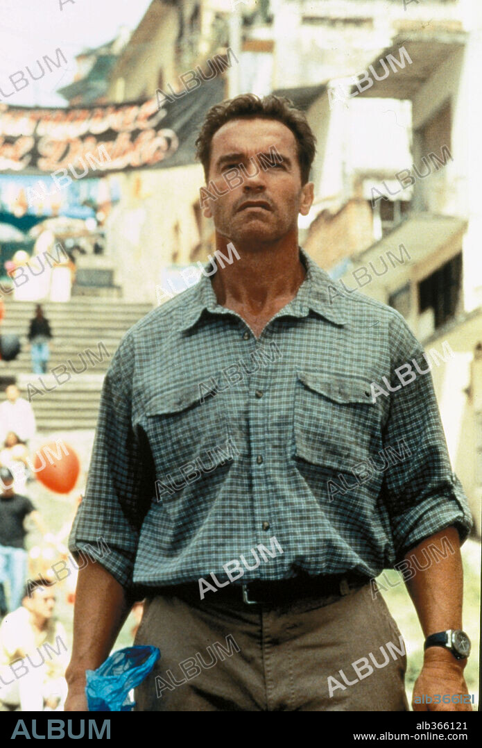 ARNOLD SCHWARZENEGGER in COLLATERAL DAMAGE, 2002, directed by ANDREW DAVIS. Copyright WARNER BROS. PICTURES.