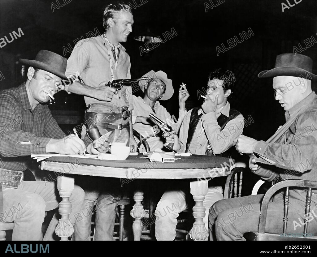 BRAD DEXTER, HORST BUCHHOLZ, JAMES COBURN, STEVE MCQUEEN und YUL BRYNNER in THE MAGNIFICENT SEVEN, 1960, unter der Regie von JOHN STURGES. Copyright UNITED ARTISTS.