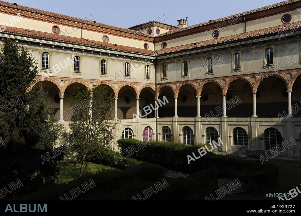 MUSEO NACIONAL DE LA CIENCIA Y TECNOLOGIA LEONARDO DA VINCI. Ubicado en el antiguo Monasterio de San Vittore al Corpo. Vista del claustro. Milán. Italia.