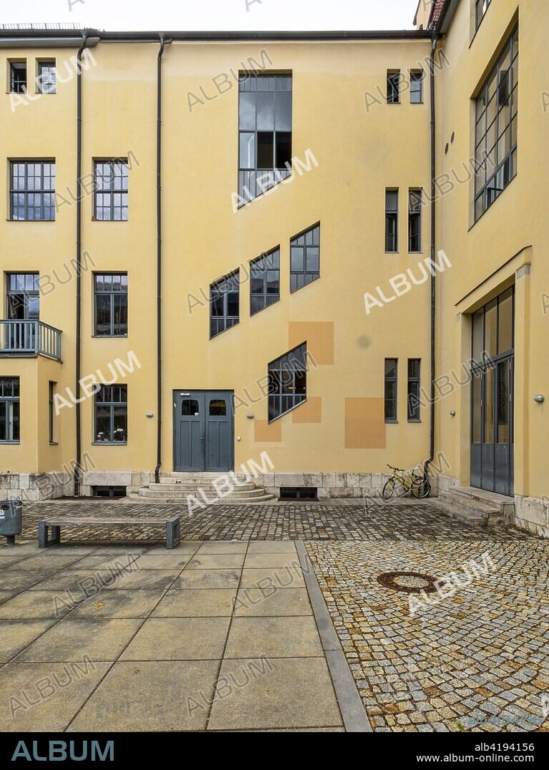 HENRI VAN DE VELDE y HENRY VAN DE VELDE. Main building, Bauhaus-University Weimar (1904-1911), Germany, 2018. Architect: Henry van de Velde. UNESCO World Heritage Site in 1996).