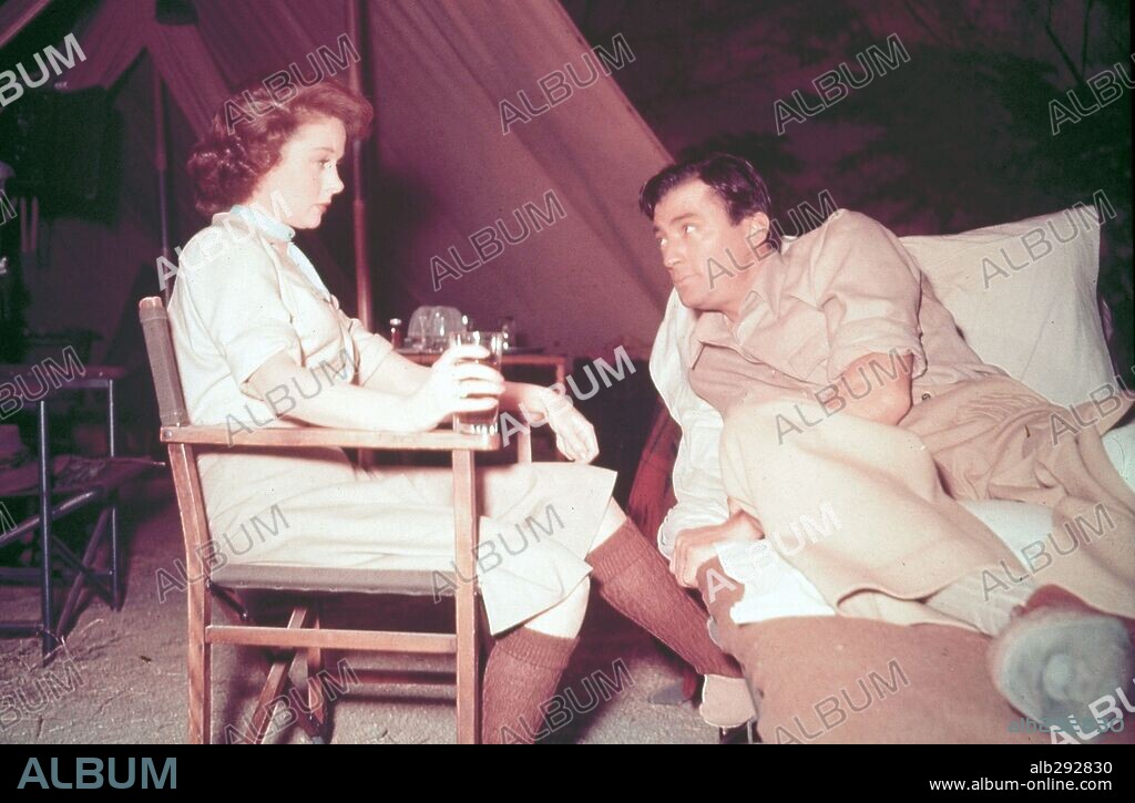 GREGORY PECK and SUSAN HAYWARD in THE SNOWS OF KILIMANJARO, 1952, directed by HENRY KING. Copyright 20TH CENTURY FOX.