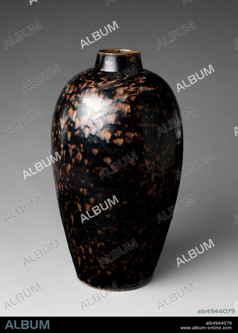 Bottle in Meiping Shape with Tortoiseshell Glaze, China, Yuan dynasty (12711368), Date 14th century, China, Stoneware with iron glaze (Jizhou ware), H. 13 3/4 in. (34.9 cm); Diam. 7 1/2 in. (19.1 cm), Ceramics.