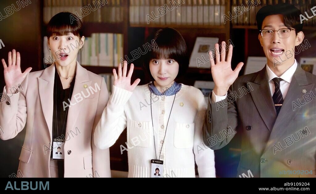 HA YOON-KYUNG, KANG KI-YOUNG and PARK EUN-BIN in EXTRAORDINARY ATTORNEY WOO, 2022 (I-SANG-HAN BYEON-HO-SA U-YEONG-U), directed by YU IN-SIK. Copyright ASTORY.