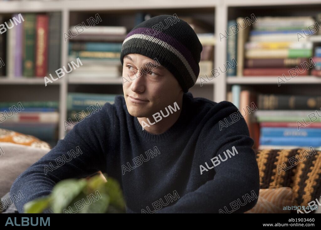 JOSEPH GORDON-LEVITT in 50/50, 2011, directed by JONATHAN LEVINE. Copyright MANDATE PICTURES / HELCERMANAS-BENGE, CHRIS.