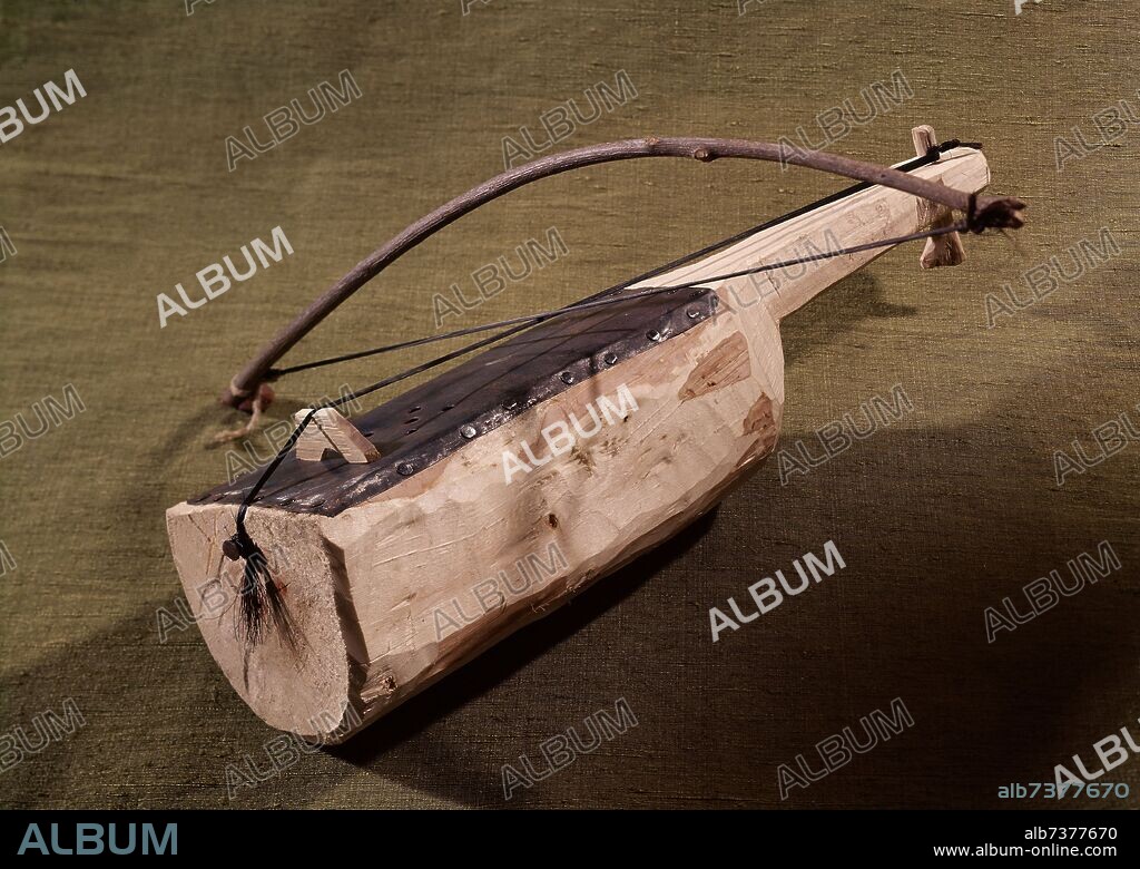 RABEL INSTRUMENTO MUSICAL.