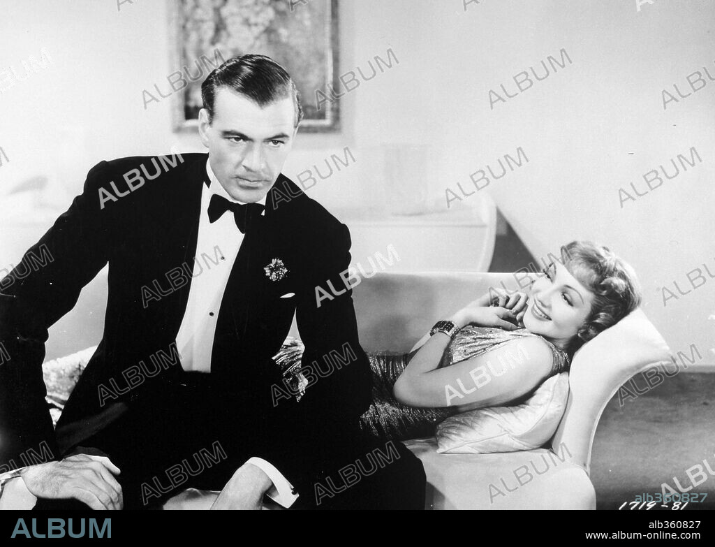 CLAUDETTE COLBERT and GARY COOPER in BLUEBEARD'S EIGHTH WIFE, 1938, directed by ERNST LUBITSCH. Copyright PARAMOUNT PICTURES.