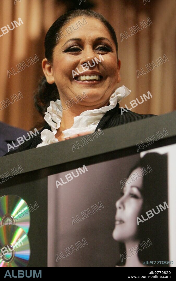 Madrid, 15/03/2007. Isabel Pantoja recibe en Madrid 40 Discos de Platino por vender más de 4 millones de álbumes en su carrera. Foto: Ángel de Antonio ARCHDC.