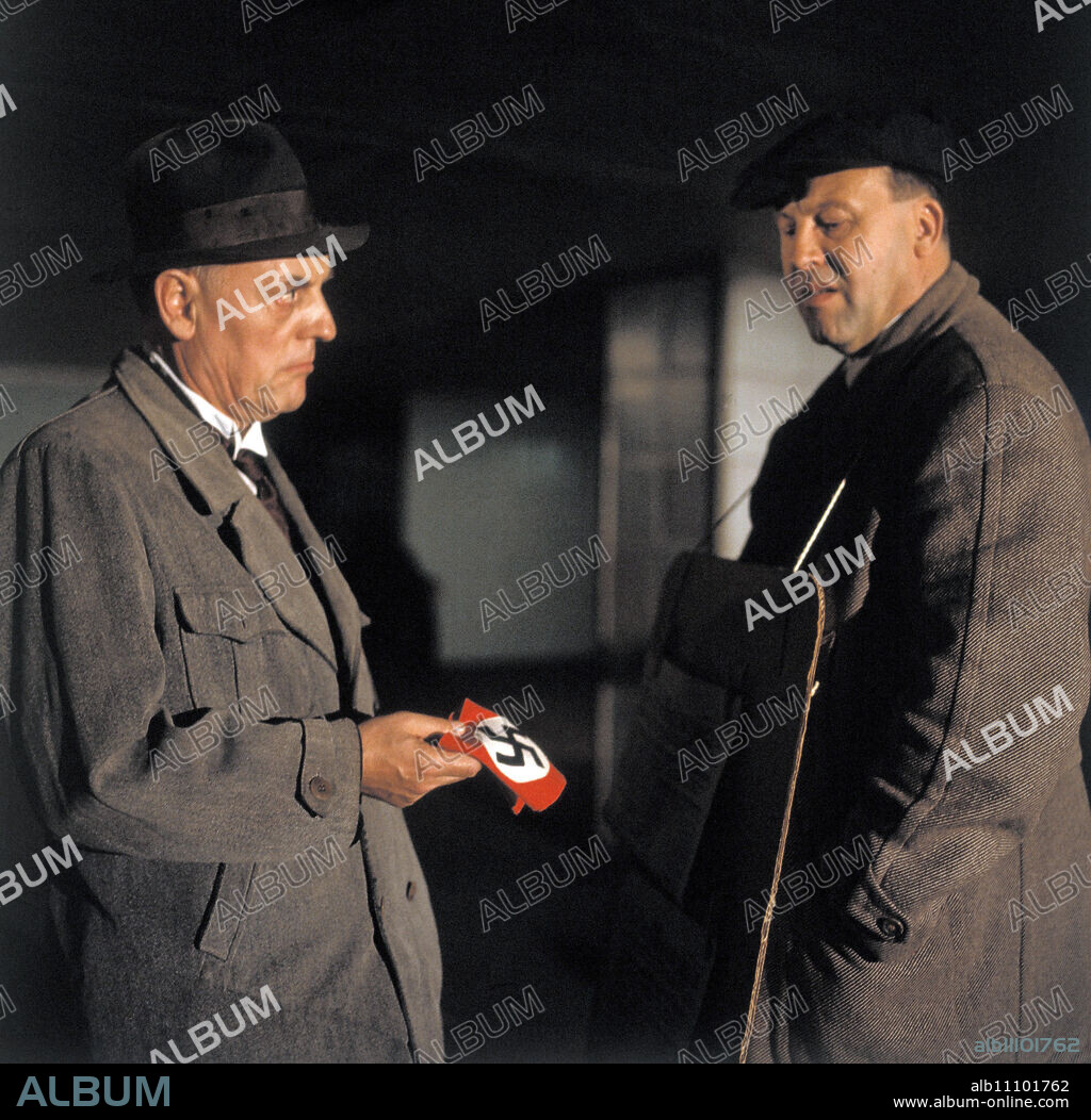 BERLIN ALEXANDERPLATZ / Episode 1: The punishment begins BRD 1980 / Rainer Werner Fassbinder KLAUS HÖHNE (Nazi sympathizer), GÜNTER LAMPRECHT (Biberkopf), Episode 1: 'The punishment begins'. / Headline: BERLIN ALEXANDERPLATZ / BRD 1980.