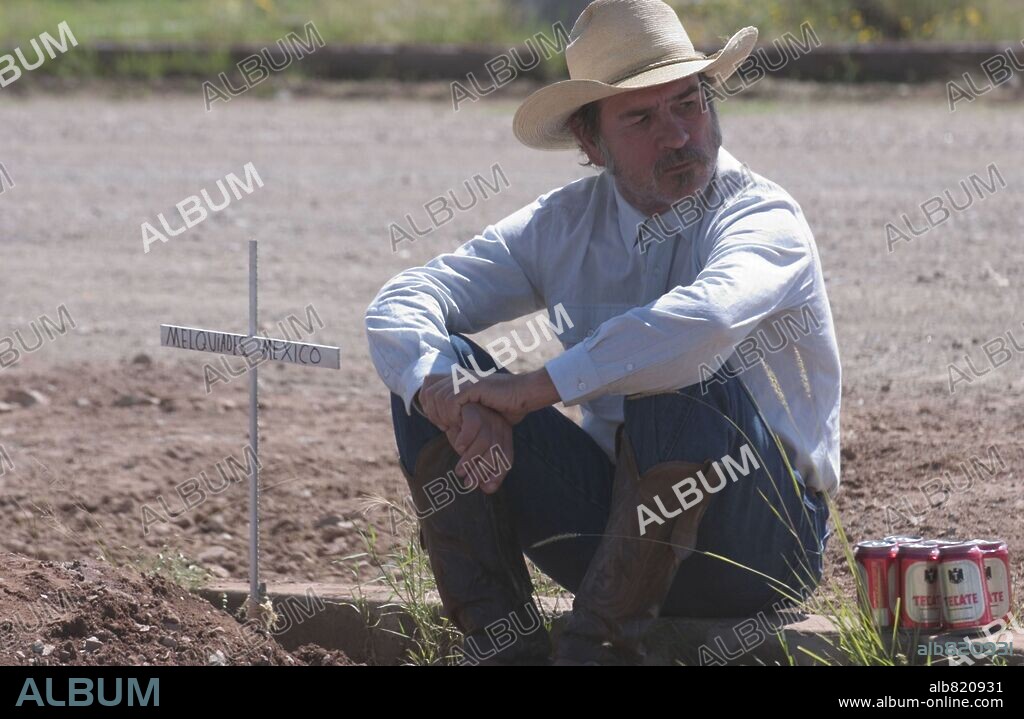TOMMY LEE JONES en LOS TRES ENTIERROS DE MELQUIADES ESTRADA, 2005 (THE THREE BURIALS OF MELQUIADES ESTRADA), dirigida por TOMMY LEE JONES. Copyright SONY PICTURES CLASSICS.