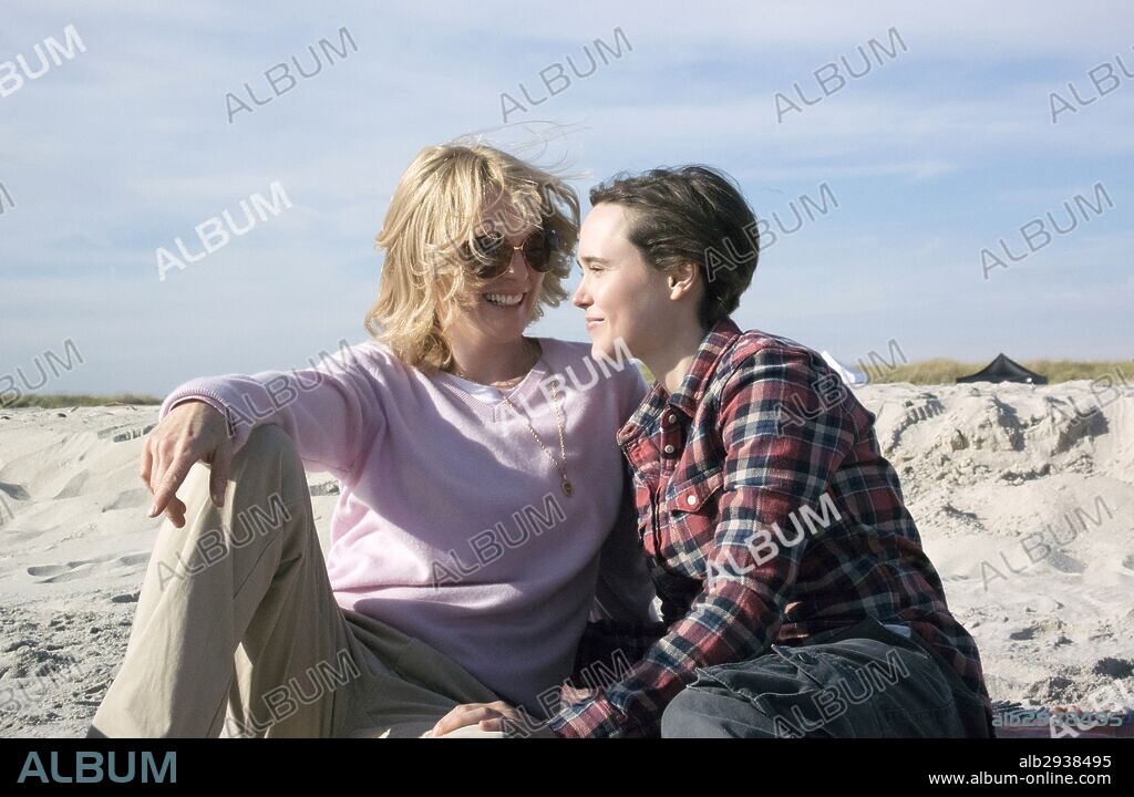 ELLIOT PAGE y JULIANNE MOORE en FREEHELD, UN AMOR INCONDICIONAL, 2015 (FREEHELD), dirigida por PETER SOLLETT. Copyright DOUBLE FEATURE FILMS.