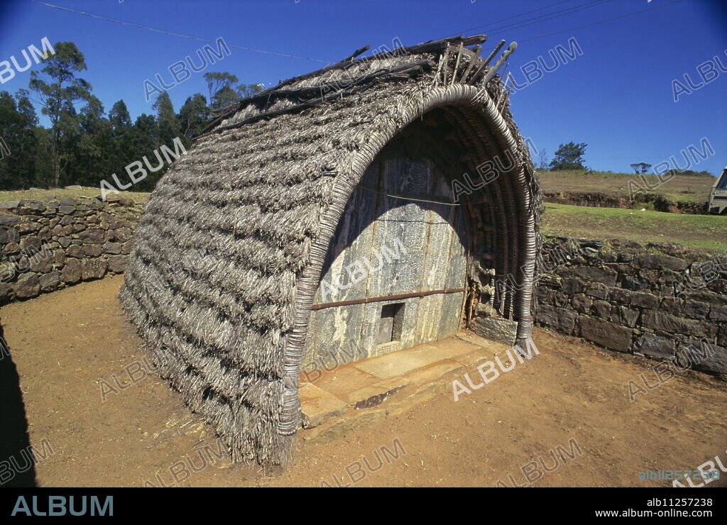Traditional house in Bikkapathimund, Thoda village, Tamil Nadu state, India, Asia.