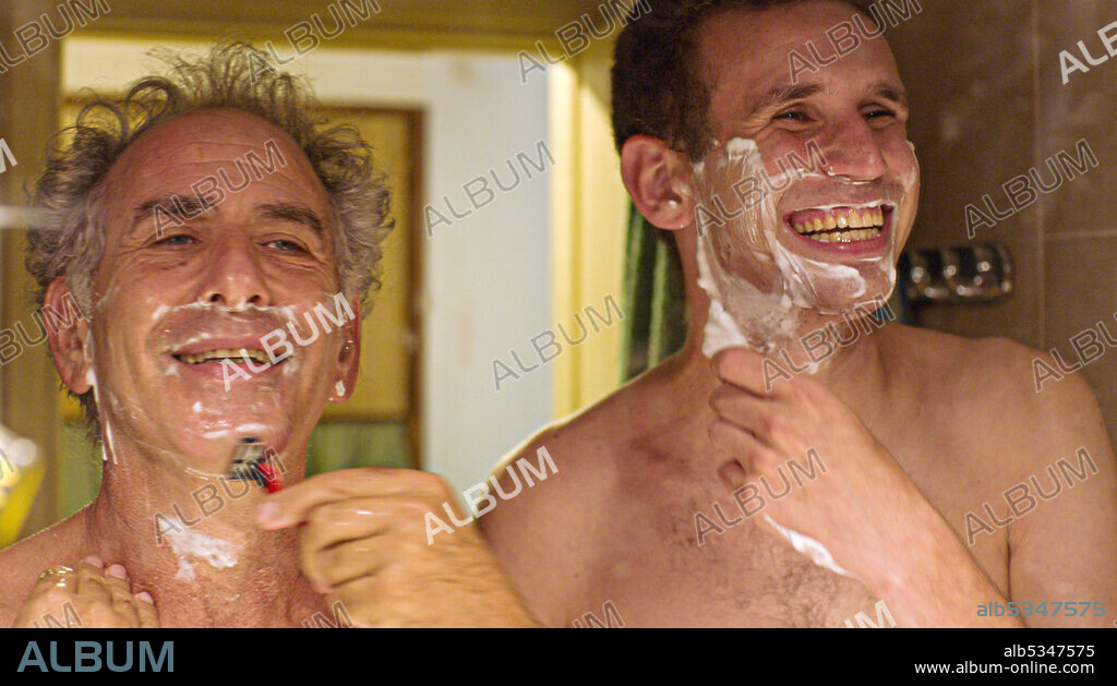 NOAM IMBER y SHAI AVIVI en SIEMPRE CONTIGO, 2020 (HERE WE ARE), dirigida por NIR BERGMAN. Copyright Spiro Films / Rosamont.
