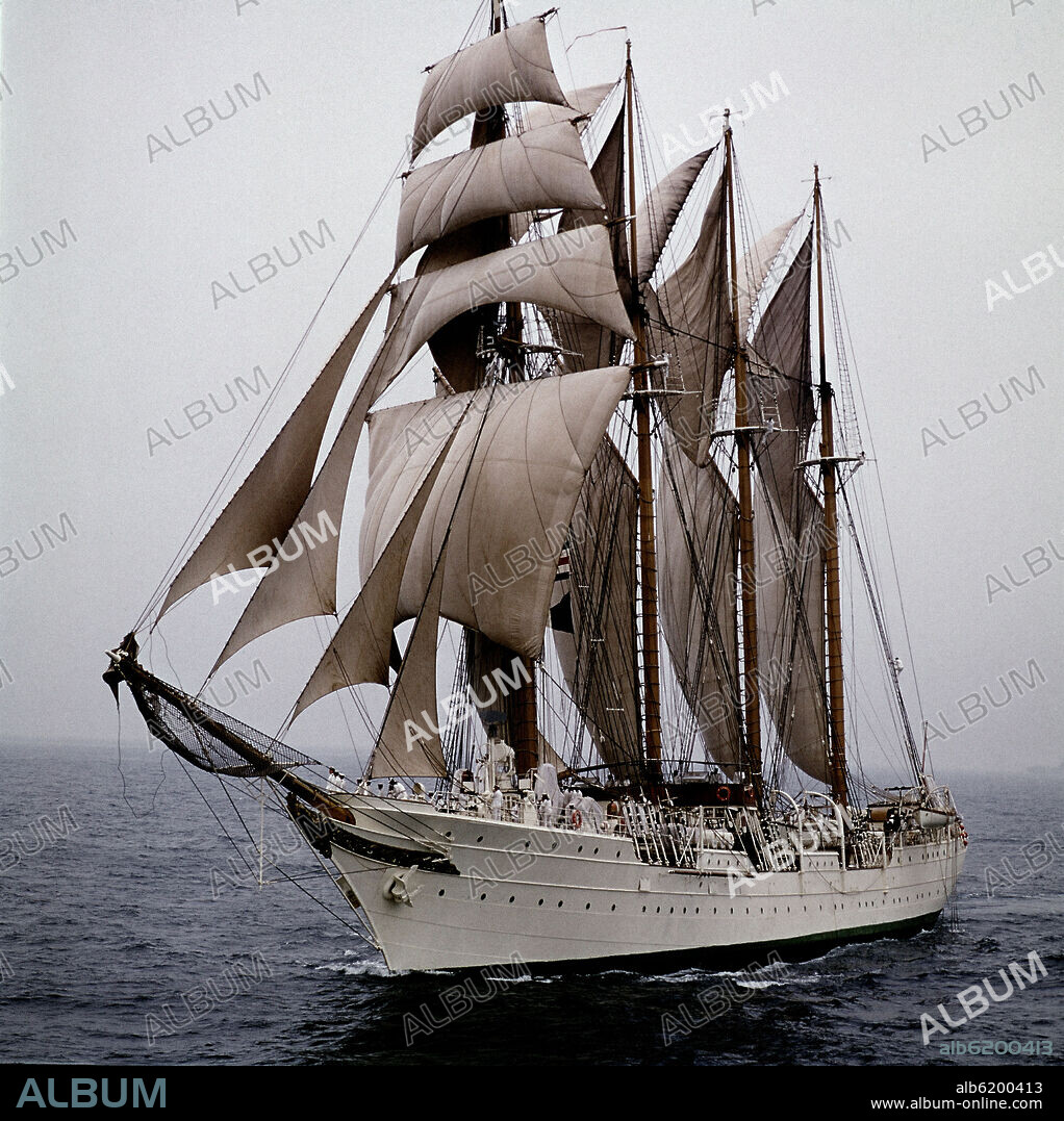 EL BUQUE ESCUELA JUAN SEBASTIAN ELCANO VELERO CONSTRUIDO EN 1927 - II SEMANA NAVAL DE SANTANDER JULIO 1968.