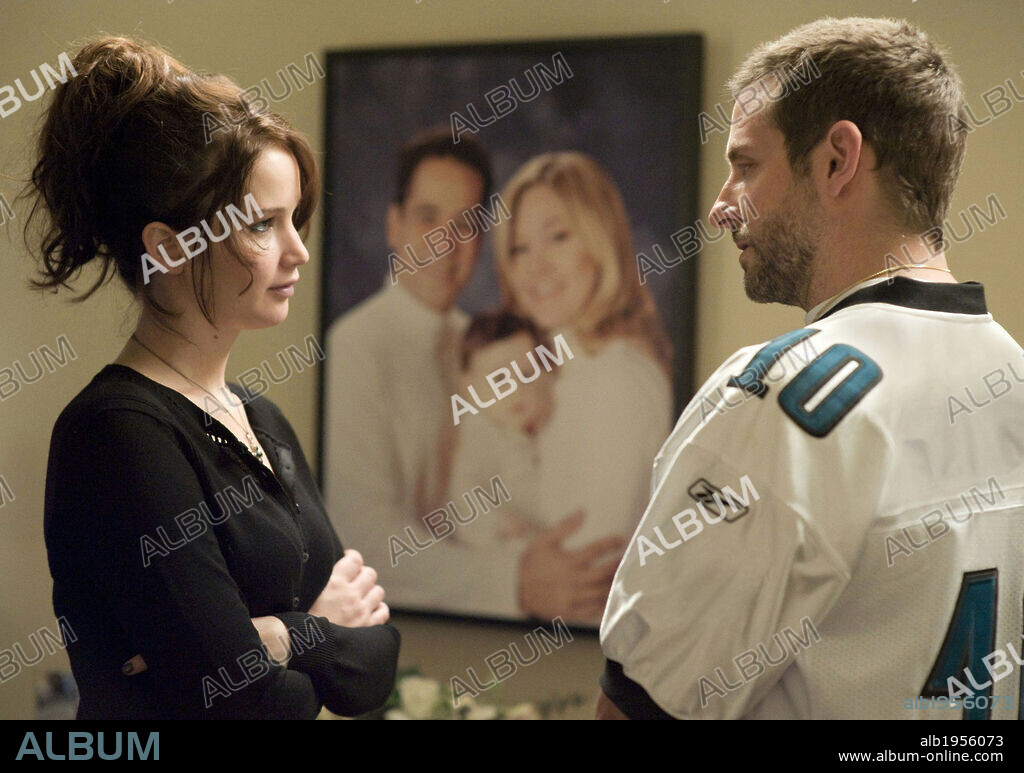 BRADLEY COOPER und JENNIFER LAWRENCE in SILVER LININGS PLAYBOOK, 2012, unter der Regie von DAVID O. RUSSELL. Copyright MIRAGE ENTERPRISES.