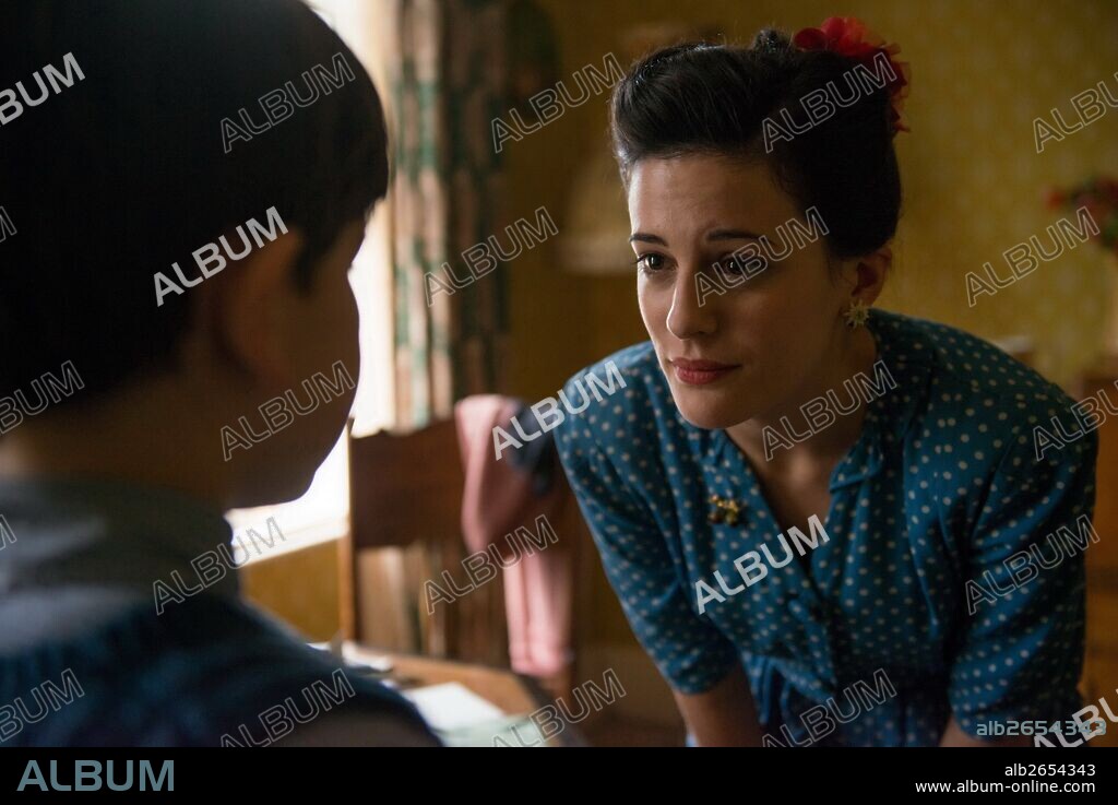 PHOEBE FOX en MUJER DE NEGRO: LA MUJER DE NEGRO: EL ANGEL DE LA MUERTE, 2014 (WOMAN IN BLACK 2: THE WOMAN IN BLACK 2: ANGEL OF DEATH), dirigida por TOM HARPER. Copyright ALLIANCE FILMSDA VINCE MEDIA VENTURES/EXCLUSIVE MEDIA GROUP.