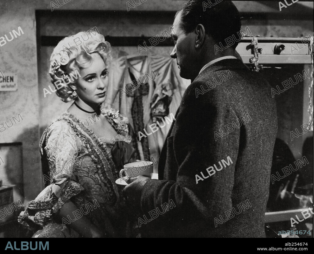 ALIDA VALLI y JOSEPH COTTEN en EL TERCER HOMBRE, 1949 (THE THIRD MAN), dirigida por CAROL REED. Copyright LONDON FILMS.