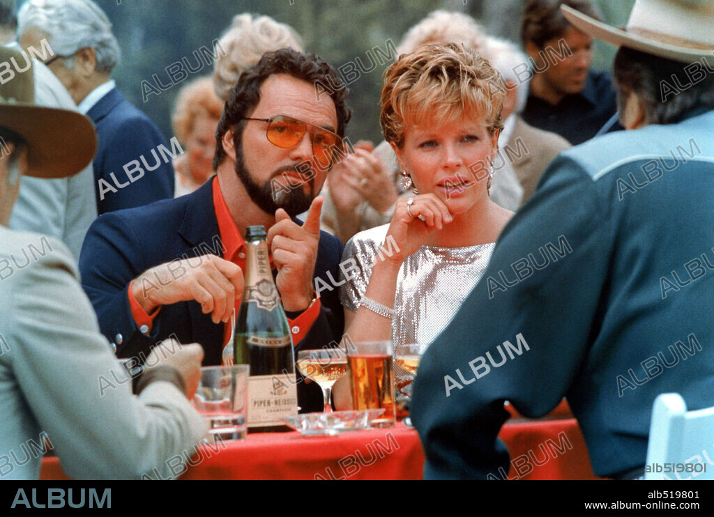 BURT REYNOLDS y KIM BASINGER en MIS PROBLEMAS CON LAS MUJERES, 1983 (THE MAN WHO LOVED WOMEN), dirigida por BLAKE EDWARDS. Copyright COLUMBIA PICTURES.