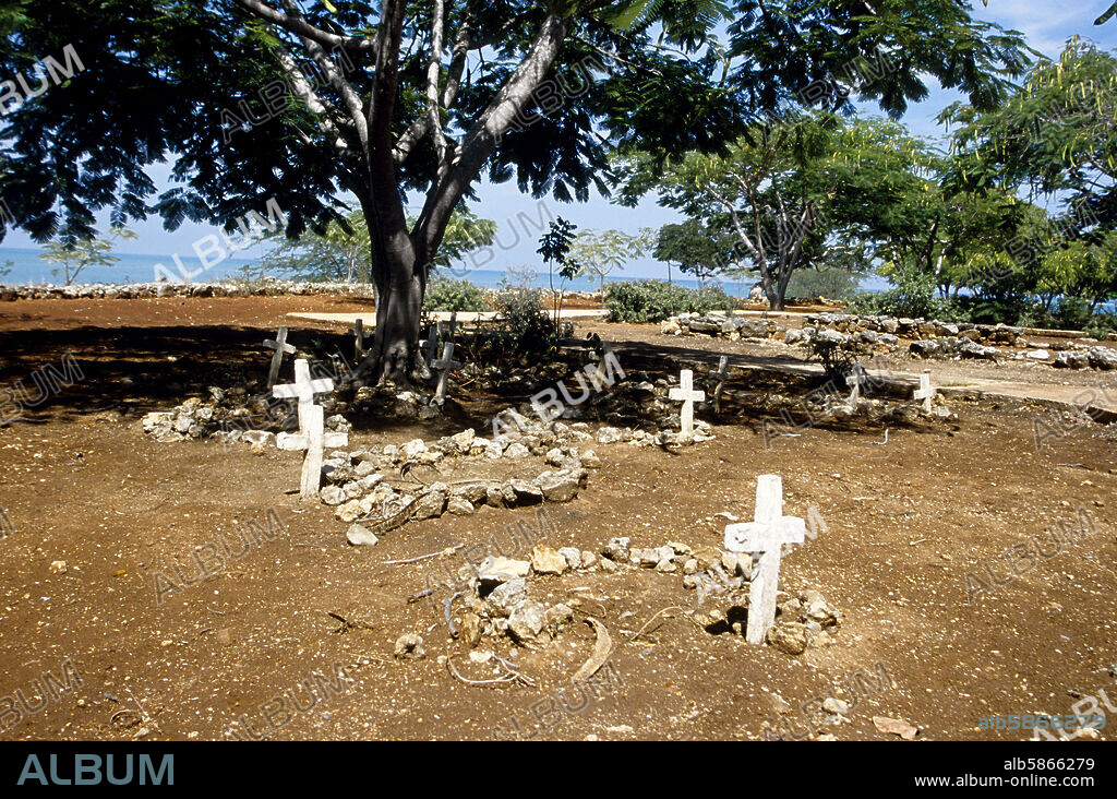 La Isabela, Parque Natural La Isabela (lugar desembarco de Colón); cementerio.