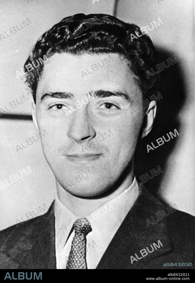 Orig. bildtext... ANDRE STIL IS ARRESTED 26/5/52 M. André Stil, Editor in Chief of the communist newspaper L'Humanité was arrested this morning by order if M. Baures, Police Magistrate. He was arrested for his violent articles against General Mathew Ridgway. Photo shows: M. André Stil, Editor in Chief of L'Humanité who was arrested this morning for his violent articles vs. General Ridgway. Anm. A Stil, 1921-2004, fransk skribent och chefredaktör för den kommunistiska tidningen L'Humanité 1950-1960. M Ridgway, 1895-1993, amerikansk general och efterträdare till general Eisenhower som chef för de allierade styrkorna i Europa 1952. Journalister Debattartiklar Kritik CD510 persons: ANDRÉ STIL sites: FRANKRIKE.
