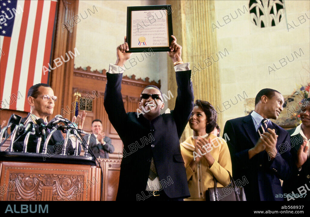 JAMIE FOXX and KERRY WASHINGTON in RAY, 2004, directed by TAYLOR HACKFORD. Copyright UNIVERSAL STUDIOS / GOODE, NICOLA.