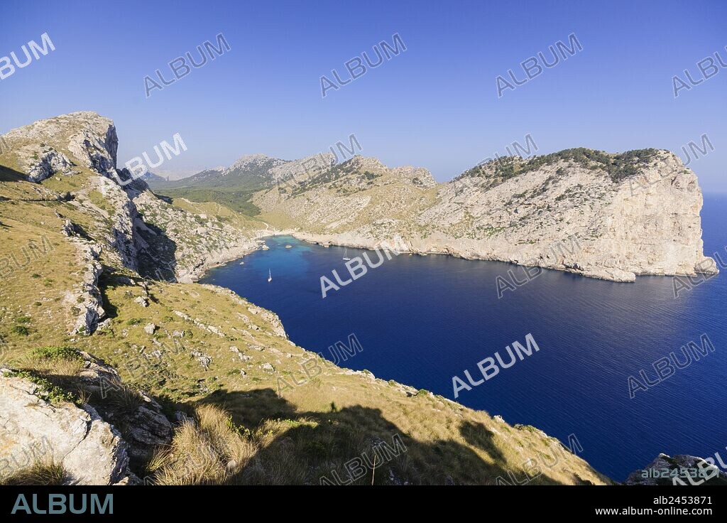 playa de Cala Figuera y Cap de Catalunya, peninsula de Formentor, Pollença. Parque natural de la Sierra de Tramuntana. Mallorca. Islas Baleares. Spain.