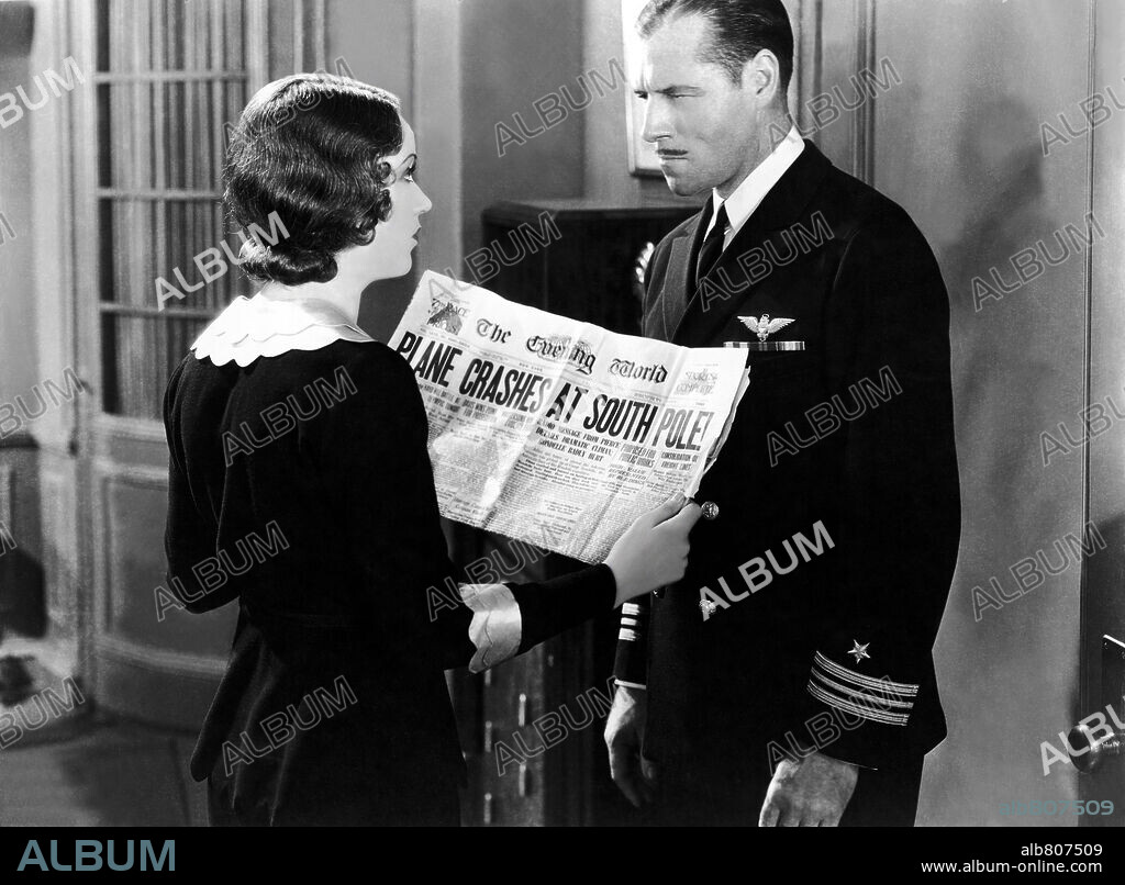 FAY WRAY and JACK HOLT in DIRIGIBLE, 1931, directed by FRANK CAPRA. Copyright COLUMBIA PICTURES.