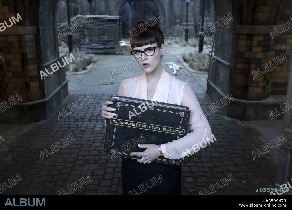 SARA RUE en UNA SERIE DE CATASTROFICAS DESDICHAS, 2017 (A SERIES OF UNFORTUNATE EVENTS). Copyright SONNENFELD COMPANY/WHAT IS THE QUESTION/PARAMOUNT TV/NETFLIX.