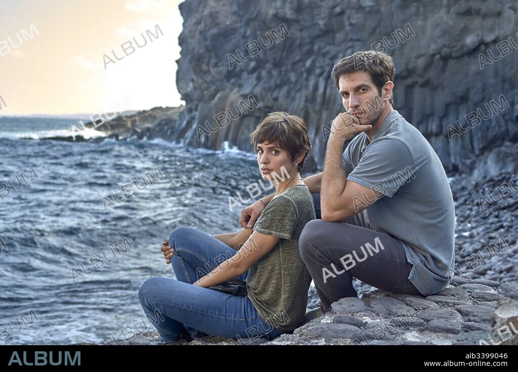 QUIM GUTIERREZ y VERONICA ECHEGUI en LA NIEBLA Y LA DONCELLA, 2017, dirigida por ANDRES M. KOPPEL. Copyright ATRESMEDIA CINE/HERNANDEZ Y FERNANDEZ PRO/TORNASOL FILMS.