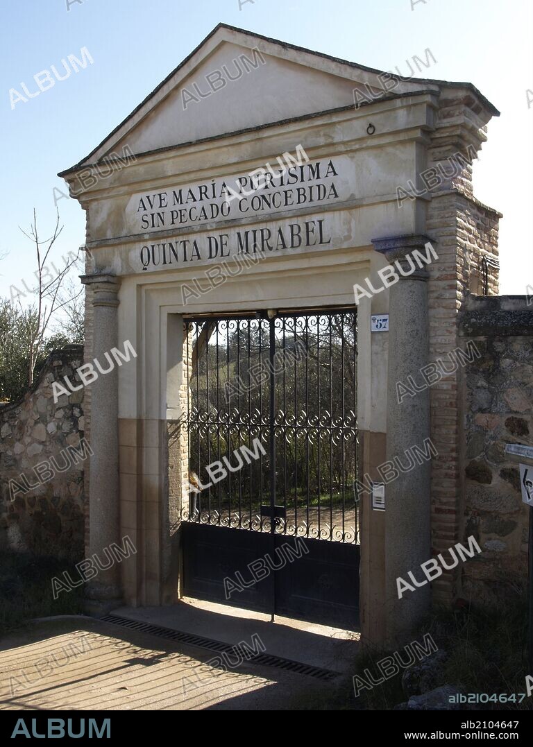CIGARRAL LA QUINTA DE MIRABEL: PUERTA DE ENTRADA.