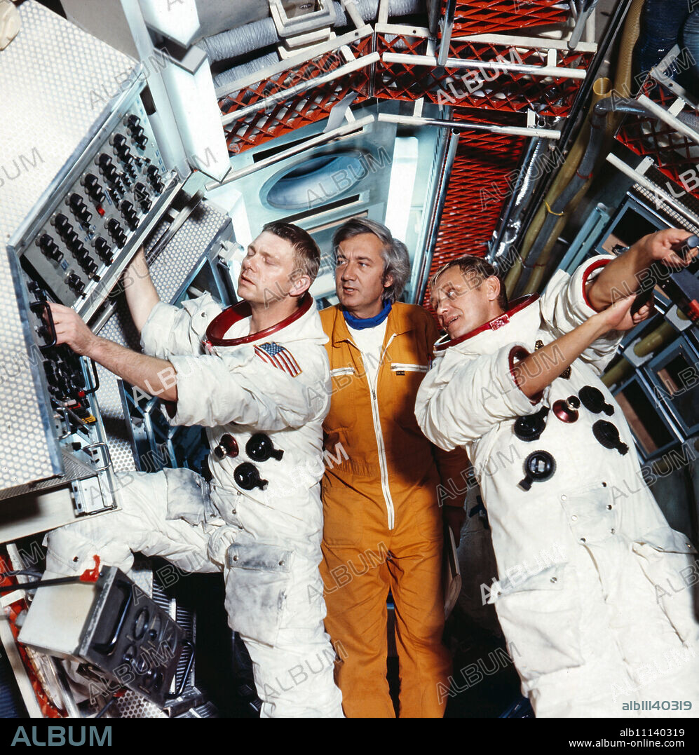 Operation Ganymed, aka Heroes Lost in the Dust of the Stars, TV film, Germany 1977, director Rainer Erler between the actors Uwe Friedrichsen, Horst Frank (original german headline: Operation Ganymed).
